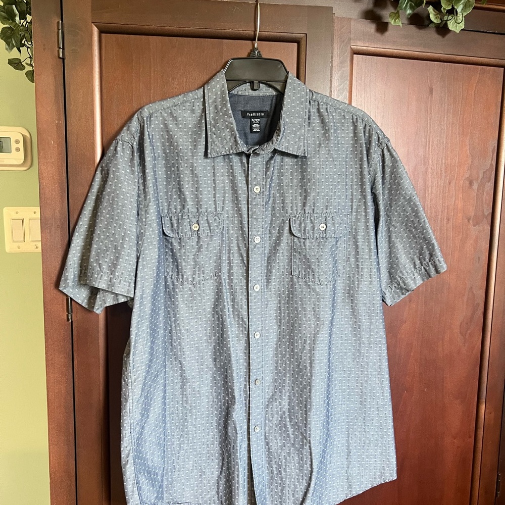 Van Heusen Men's Short-Sleeve Button-Down Shirt in Gray with Dot Print